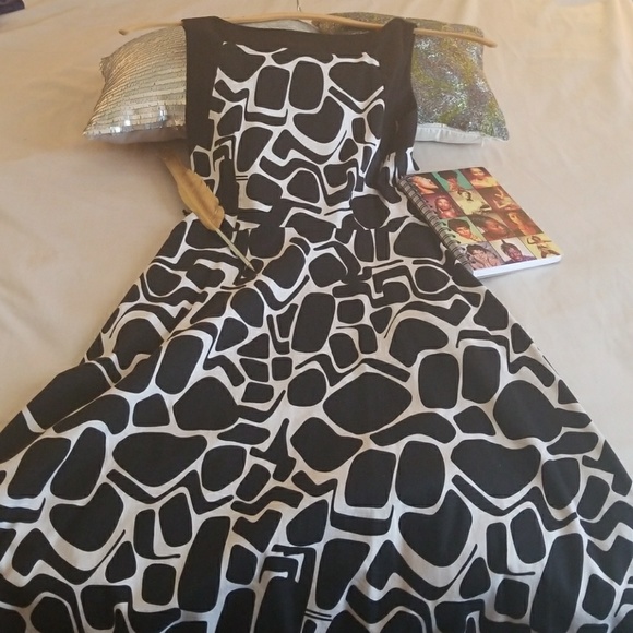 Dress - Picture 4 of 5